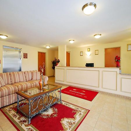 Econo Lodge Amelia Court House Интерьер фото